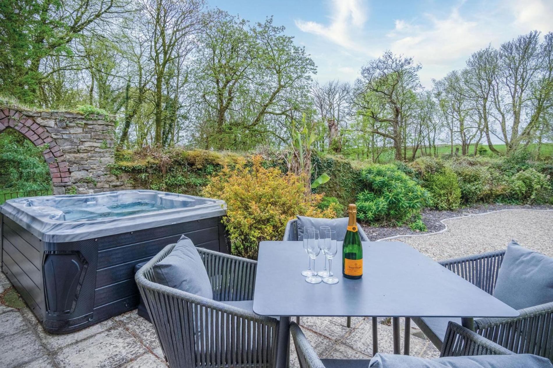 The Stables - 2 Bedroom Cottage - Princes Gate Ludchurch Extérieur photo