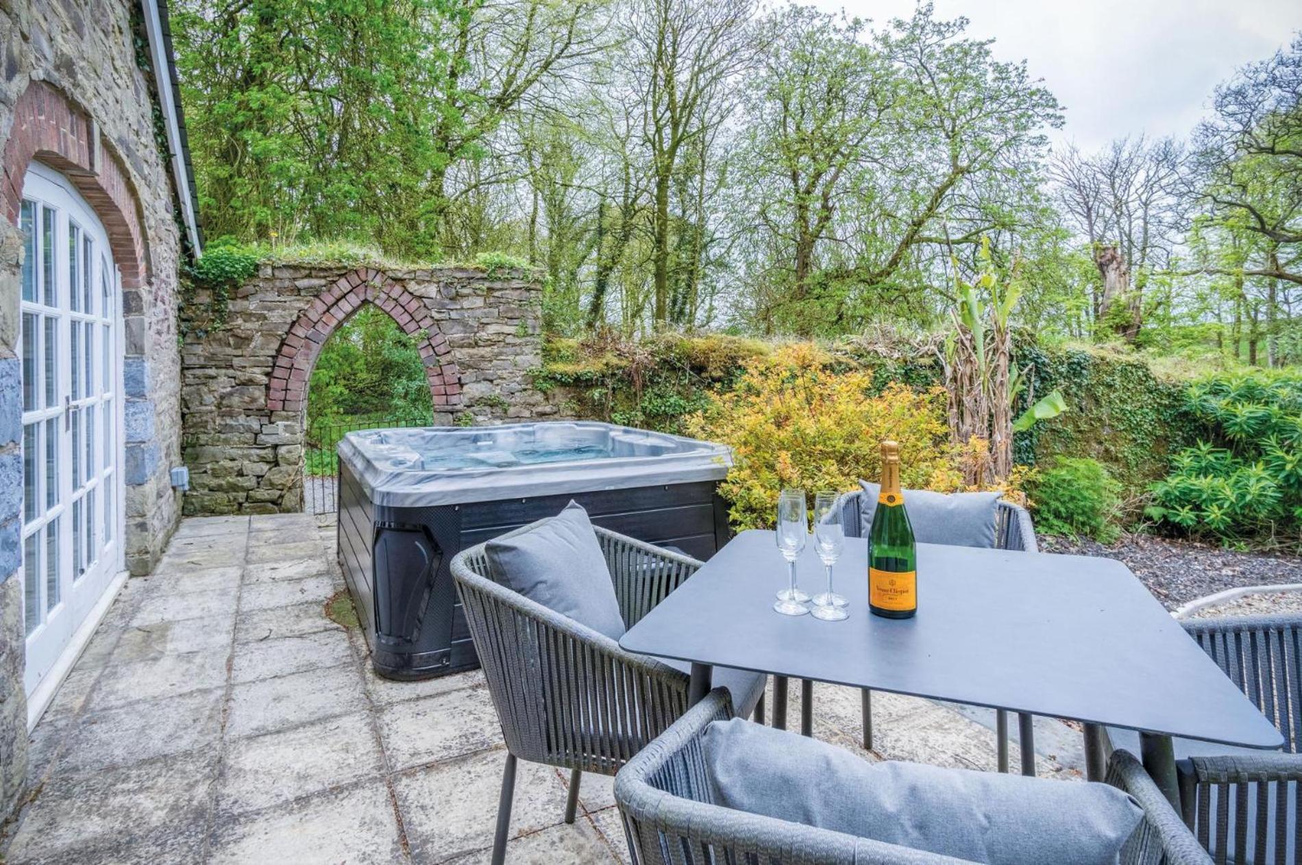 The Stables - 2 Bedroom Cottage - Princes Gate Ludchurch Extérieur photo